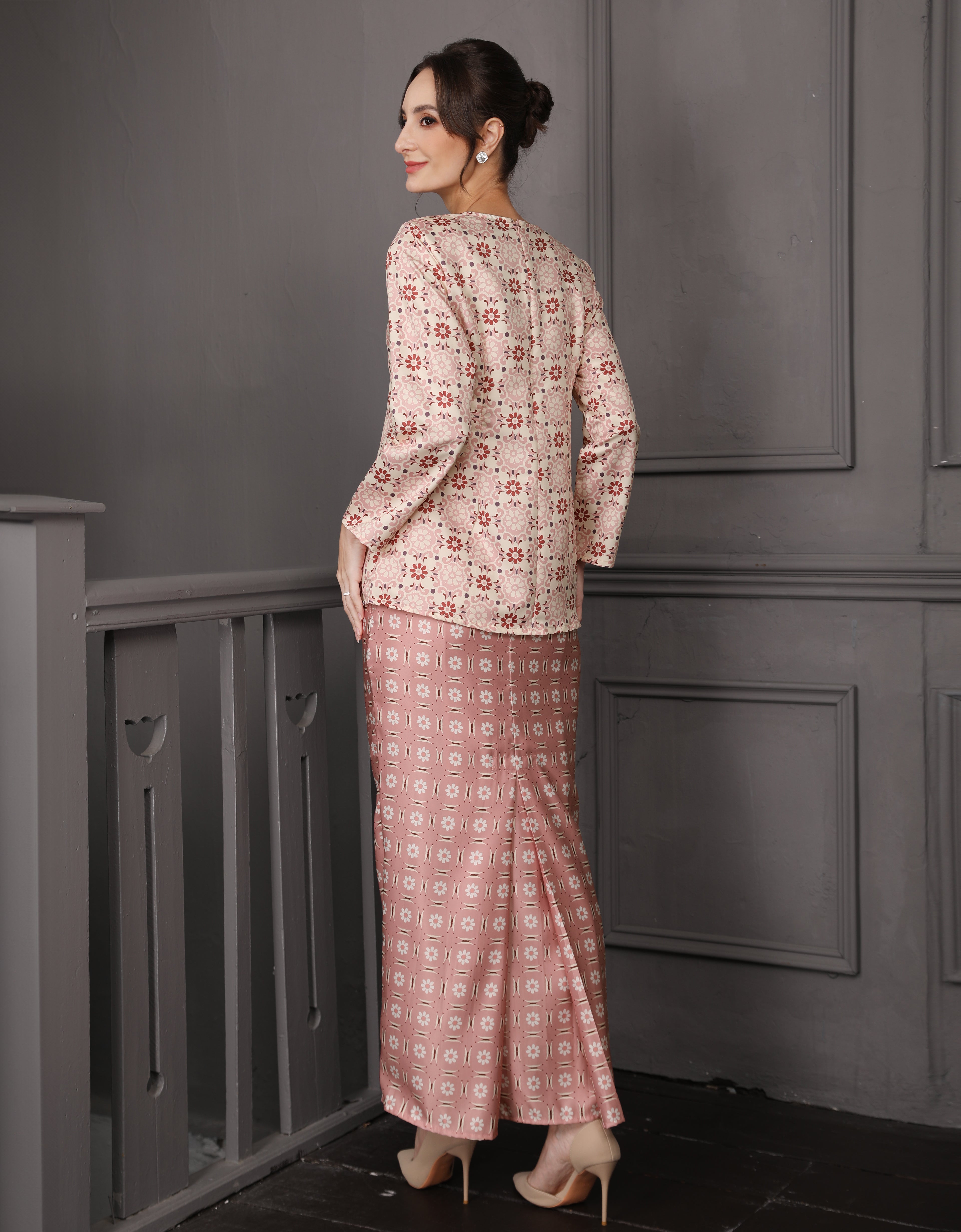 BAJU KURUNG KEDAH KINSLEE (CARNATION PINK)